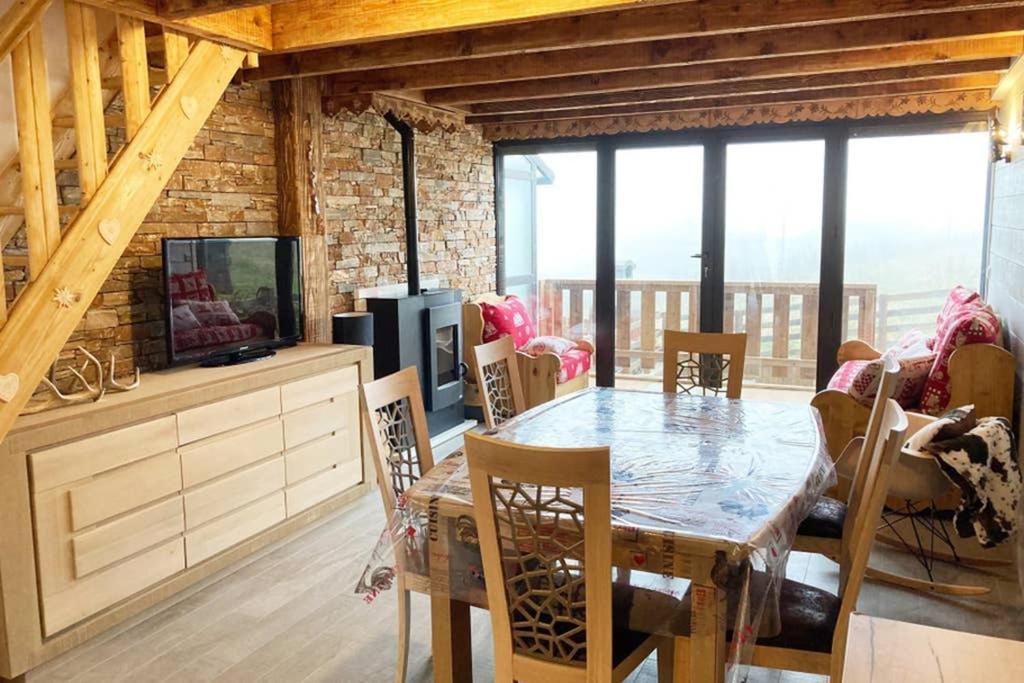 Chalet Cosy Renove Avec Vue Sur Le Lac レ・ザングル エクステリア 写真