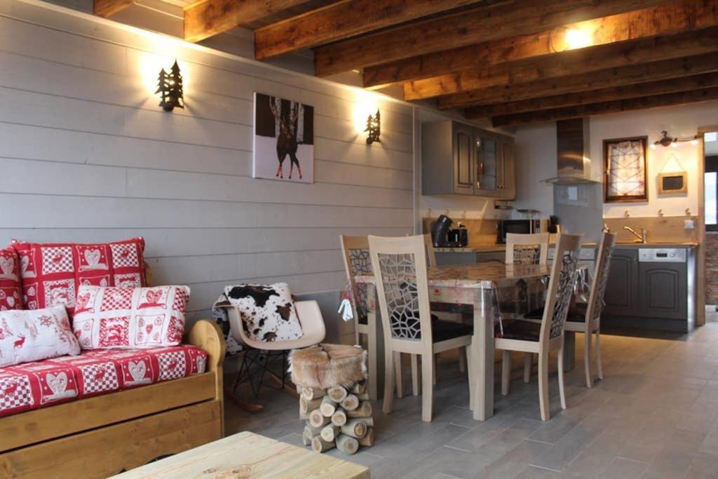 Chalet Cosy Renove Avec Vue Sur Le Lac レ・ザングル エクステリア 写真